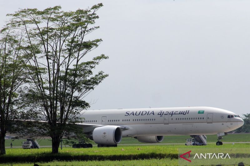 Pesawat Saudi Airlines mendarat darurat di Bandara Kualanamu karena ancaman teror bom