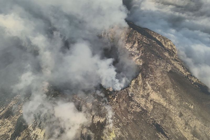 badan-geologi-esdm-beri-pendampingan-ke-korban-erupsi-gunung-lewotobi