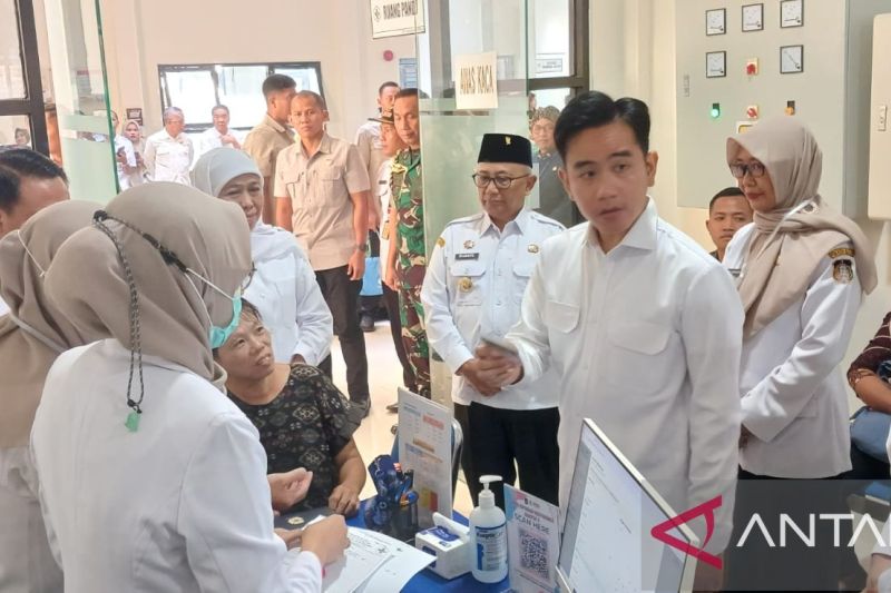 Wapres Gibran tinjau layanan Cek Kesehatan Gratis di Blitar
