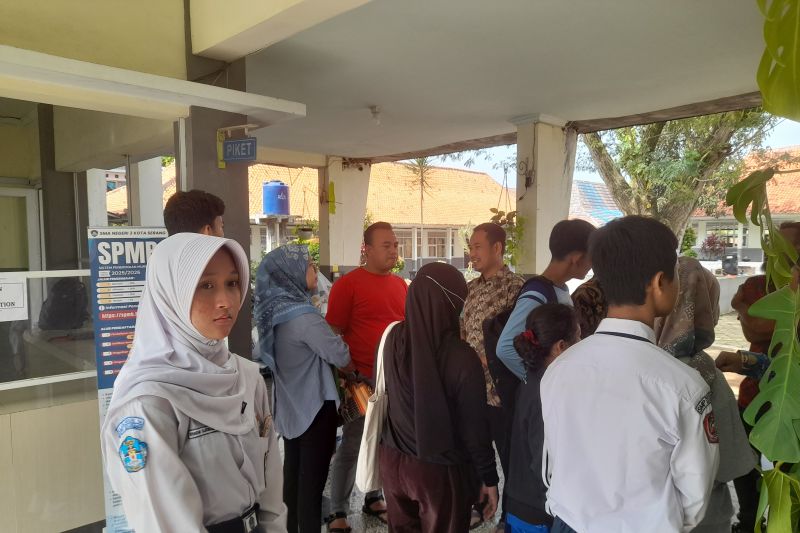 Sejumlah orang tua siswa di Kota Serang keluhkan SPMB