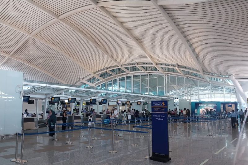 bandara-bali-catat-87-penerbangan-sehari-batal-imbas-erupsi-lewotobi