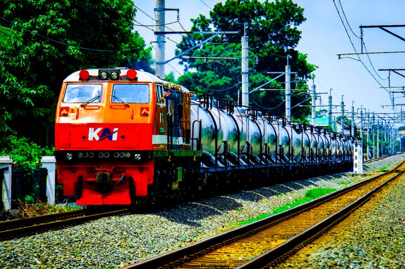 kai-angkut-39549-ton-avtur-untuk-suplai-bandara-yia