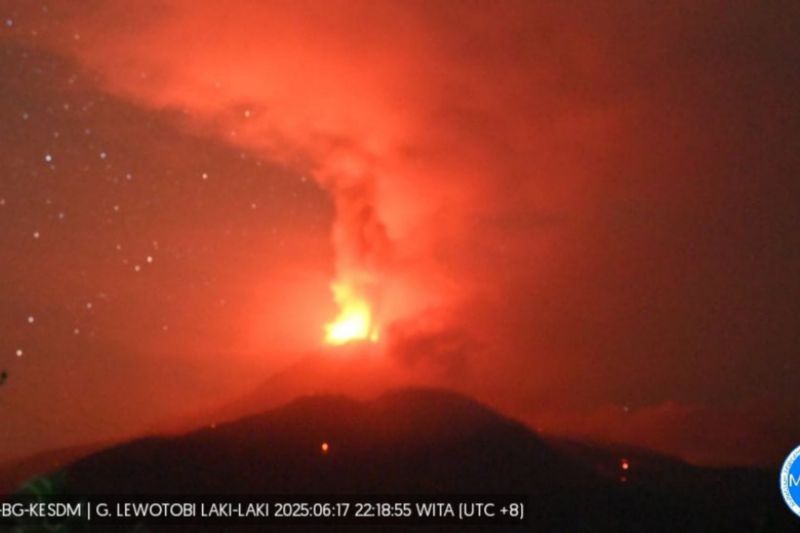 Badan Geologi: Aktivitas Gunung Lewotobi Laki-laki meningkat