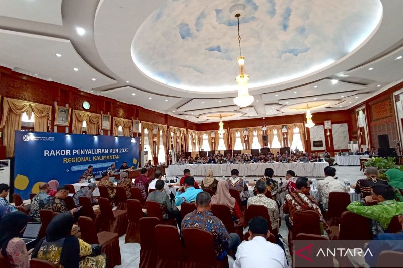 menteri-umkm-evaluasi-penyaluran-kur-2025-se-kalimantan