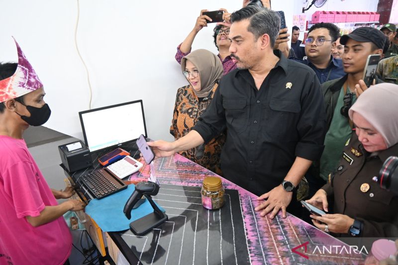 menteri-umkm-minta-kalsel-bangun-sentra-serap-produk-pelaku-usaha