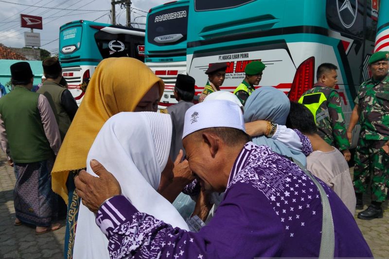 Kemenag Cianjur sambut kedatangan 425 haji kloter JKS 13