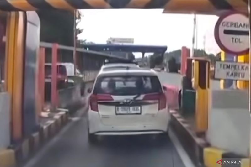 polisi-bakal-tindak-pengemudi-yang-terobos-gerbang-tol-di-depok