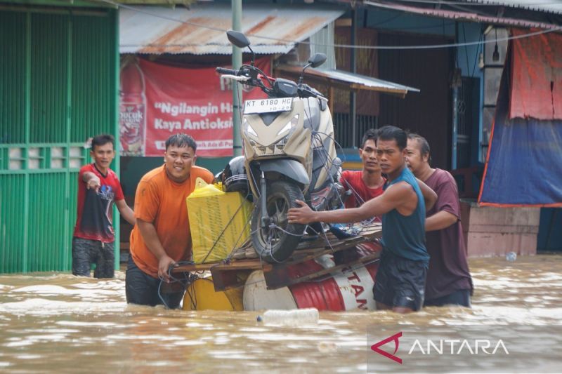 Hujan deras picu banjir di Balikpapan, rendam 24 lokasi dengan ketinggian air capai 70 centimeter