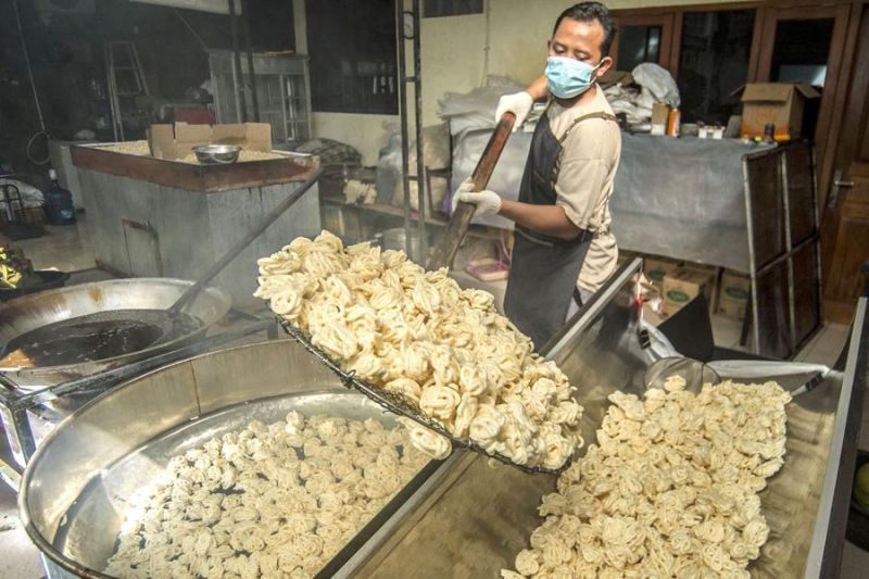 Album Asia: mengintip proses pembuatan kerupuk ikan di Yogyakarta