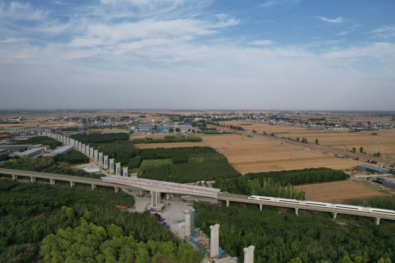 Jembatan jalur kereta Xiong'an-Xinzhou berhasil diputar ke posisi baru
