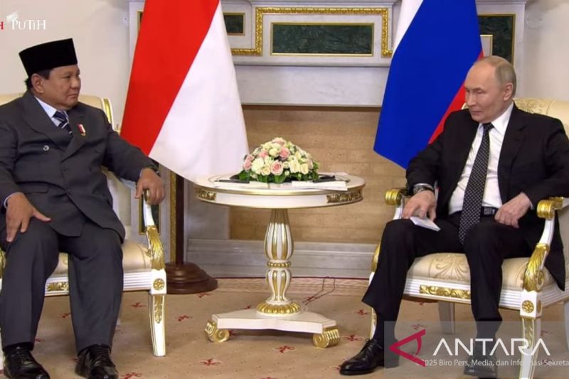 Putin sambut Prabowo di Istana: Senang bertemu di Saint Petersburg