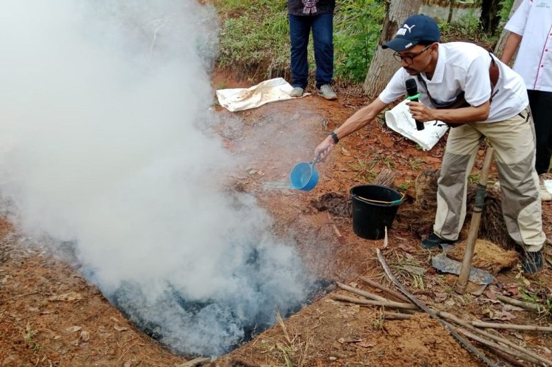 aspekpir-bpdp-beri-pelatihan-petani-produksi-biochar-berbahan-tankos