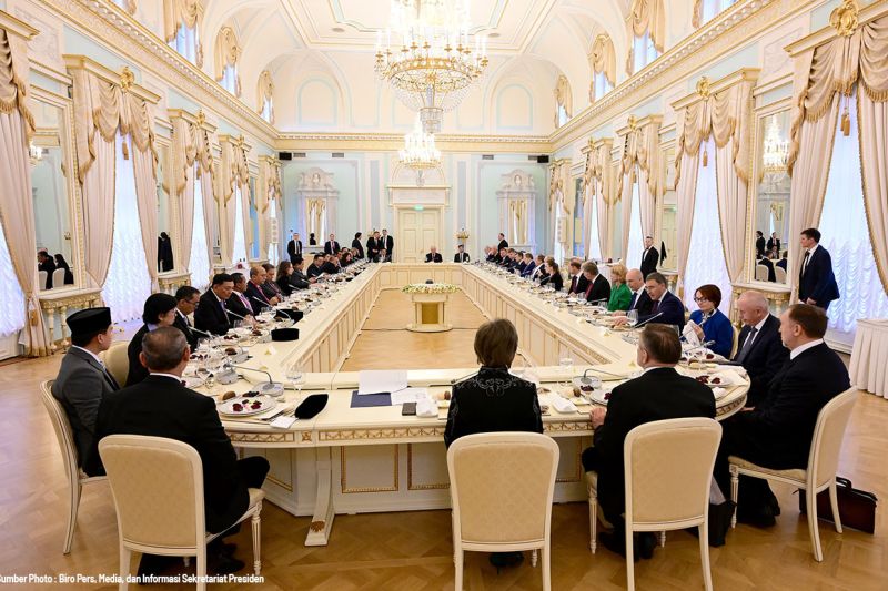 menteri-bahlil-jajaki-rusia-untuk-garap-proyek-migas-ri