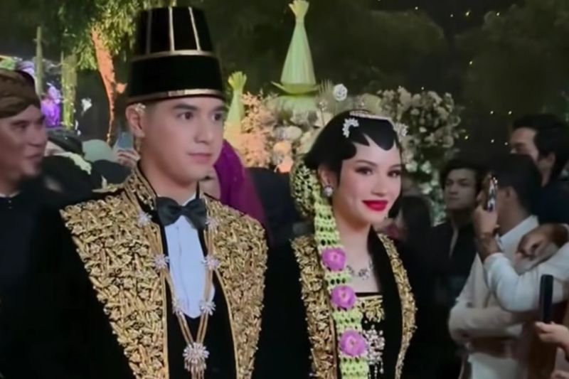 Prosesi ngunduh mantu Al dan Alyssa digelar dengan nuansa Jawa