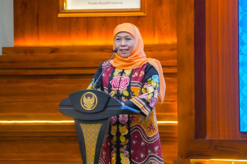 Hukum kemarin, Khofifah batal diperiksa hingga nomor luar negeri Hasto