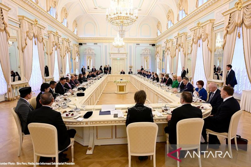 menteri-bahlil-jajaki-rusia-untuk-garap-proyek-migas-ri
