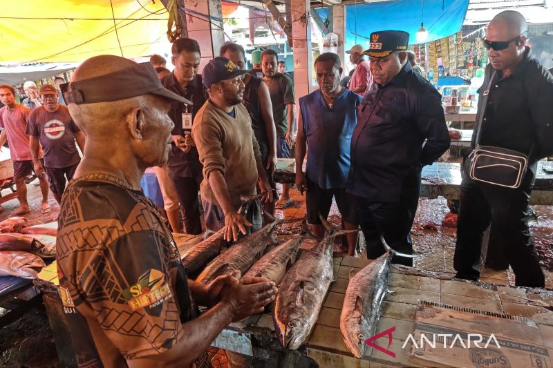 bupati-manokwari-minta-pedagang-dukung-pembangunan-pasar-sanggeng