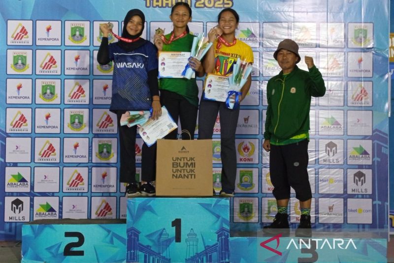Mayra rebut emas lead youth B untuk Jatim dalam kejurnas panjat tebing
