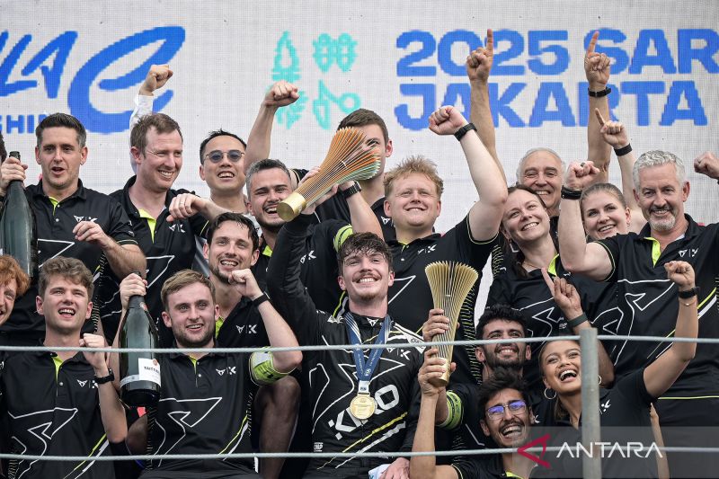pembalap-cupra-kiro-dan-ticktum-berjaya-di-formula-e-jakarta-international-e-prix-circuit