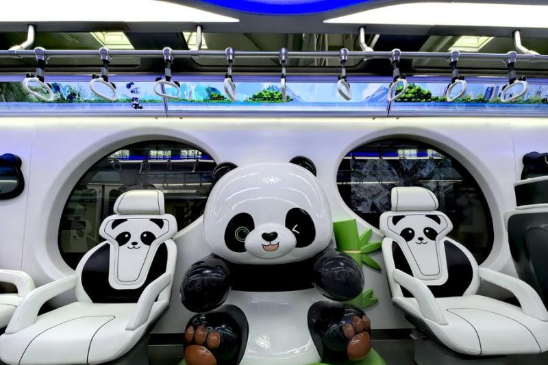 "Kota Ajaib 8D" di China luncurkan kereta monorel bertema panda