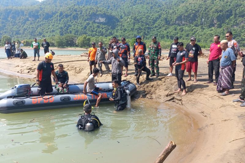 SAR gabungan temukan dua korban tenggelam di Pantai Pancer Door 