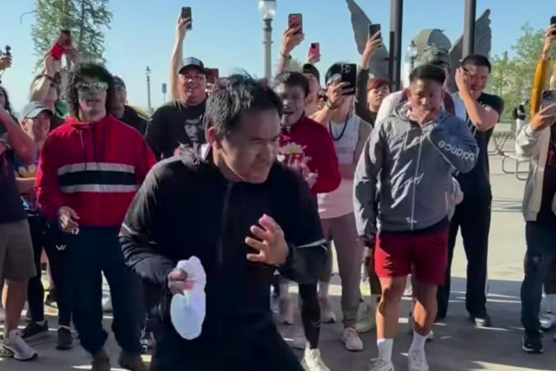 Manny Pacquiao pamer kecepatan tangan jelang kembali ke ring tinju