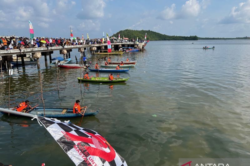 Polda Kepri lestarikan lomba sampan Ketinting sambut Hari Bhayangkara