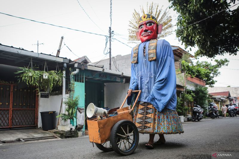 Ondel-ondel di tangan Pram-Doel