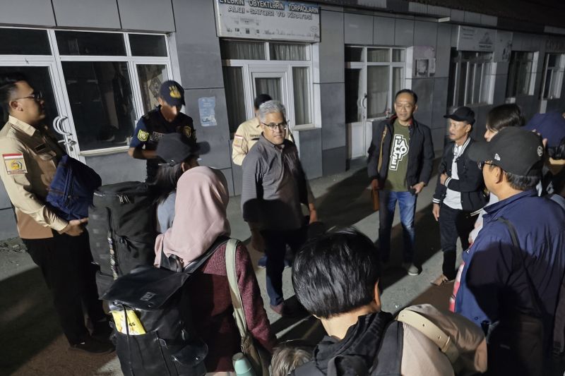 Kemlu: WNI yang dievakuasi dari Iran diterbangkan ke RI pada Senin