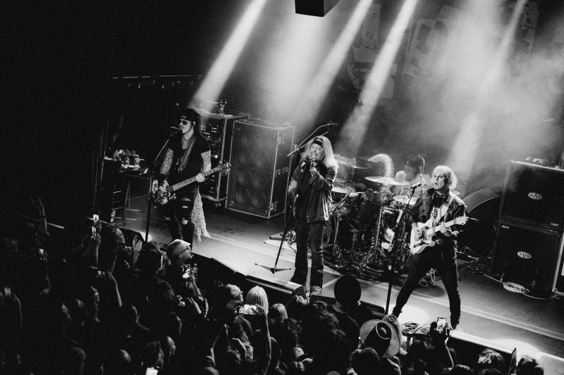 Motley Crue gandeng Dolly Parton di versi baru lagu Home Sweet Home