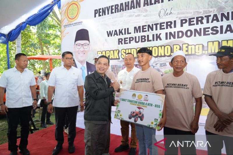 wamentan-lakukan-percepatan-mekanisasi-pertanian-di-ketapang
