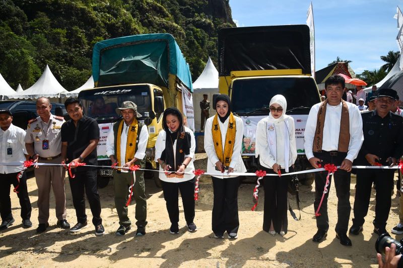 menhut-komisi-iv-dpr-lepas-ekspor-kopi-kups-ke-dubai