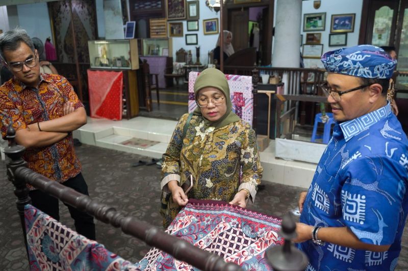kemenperin-ybi-perkuat-kolaborasi-angkat-potensi-batik-merawit-cirebon