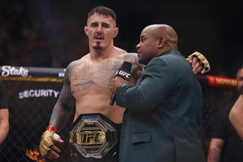 Jadi juara baru UFC, Aspinall: Saatnya membuat kelas berat berjalan