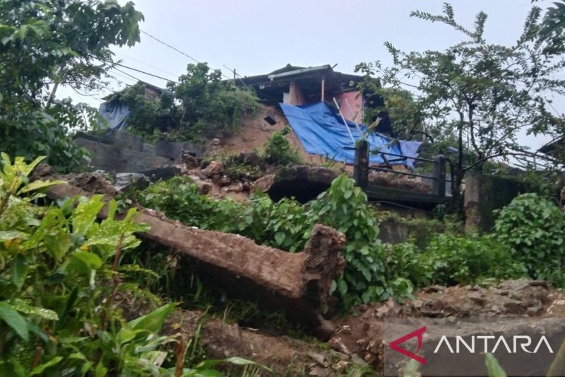 Antisipasi longsor susulan, BNPB dirikan pos komando bencana di Ambon