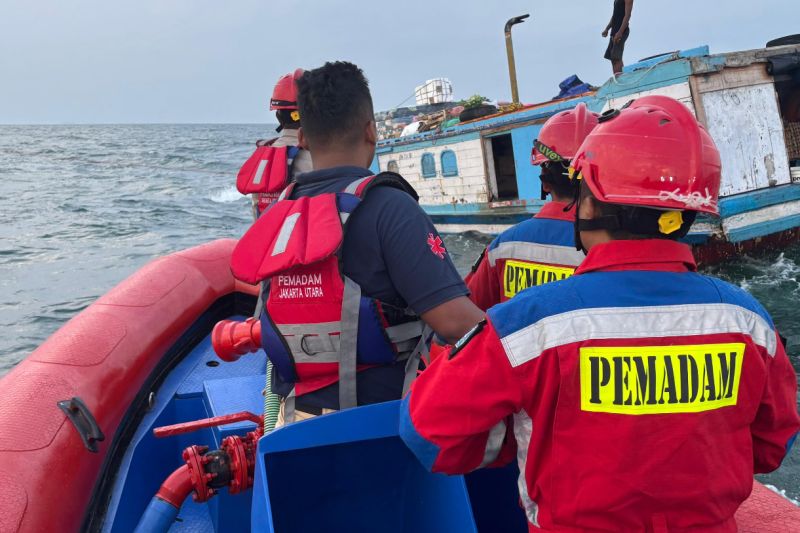 Gulkarmat evakuasi kapal penumpang mati mesin di perairan Pulau Laki