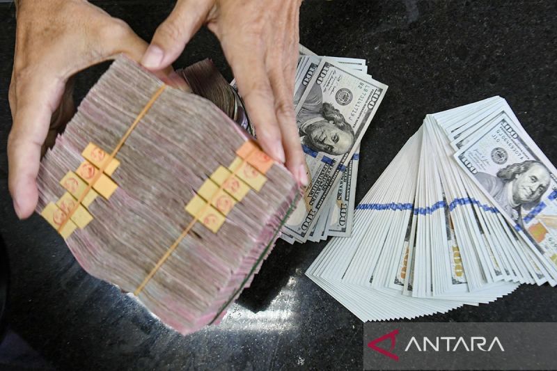 Rupiah melemah seiring eskalasi konflik di Timur Tengah