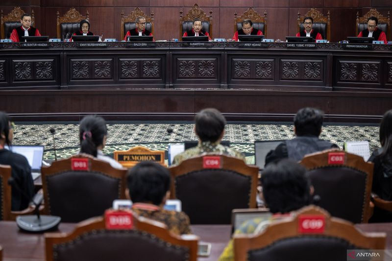 MK tolak uji materi yang minta rapat DPR wajib digelar di Senayan