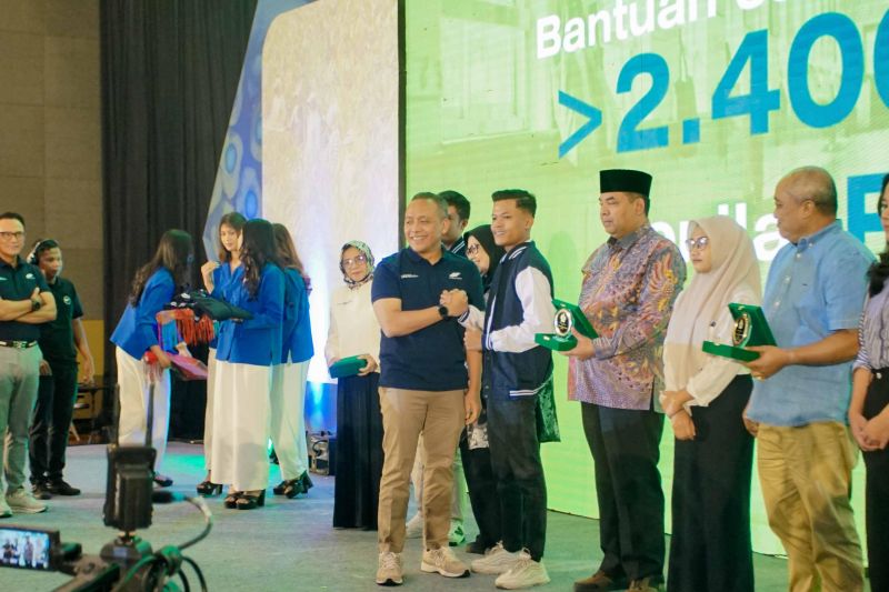 PalmCo danai program bimbingan belajar gratis bagi siswa SMA