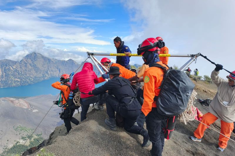 Menhut koordinasi penyelamatan pendaki Brazil jatuh di Gunung Rinjani