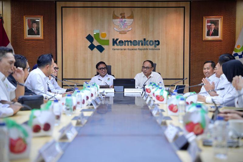 kemenkop-gandeng-dekopin-untuk-peluncuran-kopdes-merah-putih