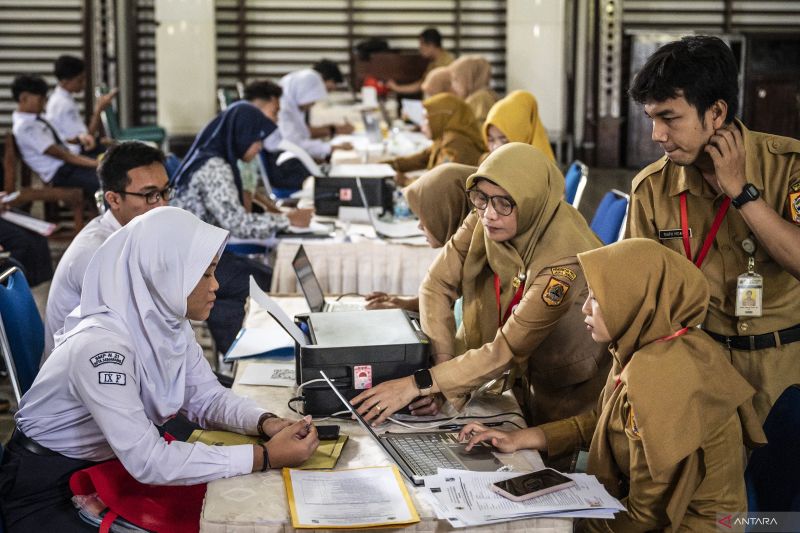 Wamendikdasmen ajak pemda kerja sama sekolah swasta atasi daya tampung