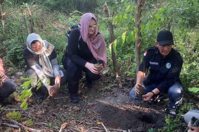Mahasiswi Australia tertarik keunikan Tahura Trumon