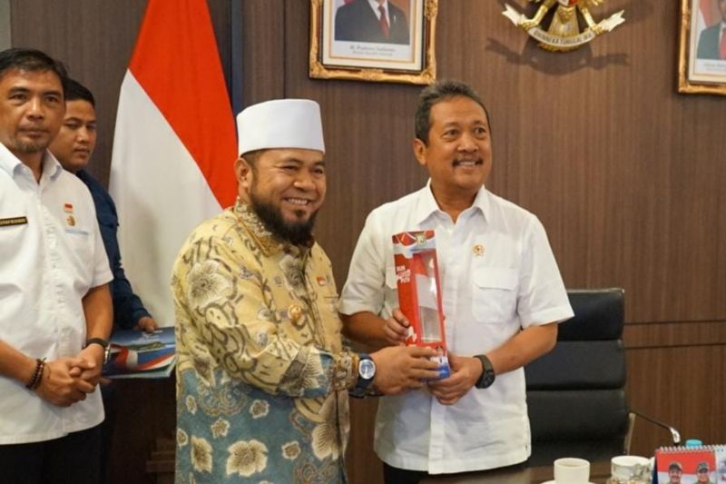 kkp-siapkan-kapal-orca-pesawat-atasi-krisis-transportasi-di-enggano