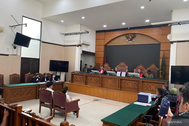 nikita-mirzani-ancam-reza-gladys-bayar-rp4-miliar-untuk-tutup-mulut