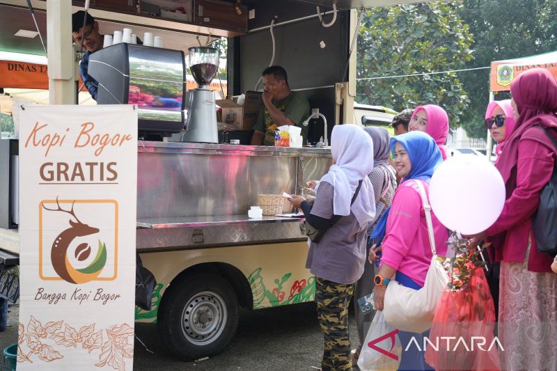 pemkab-bogor-promosikan-kopi-lokal-melalui-pembagian-kopi-gratis