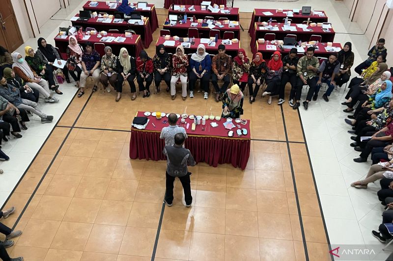 Pendamping sosial dapat pelatihan braille-orientasi mobilitas difabel