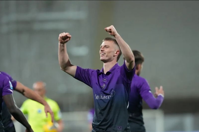 Fiorentina umumkan permanenkan Albert Gudmundsson dari Genoa