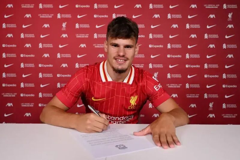 Liverpool resmi umumkan transfer bek kiri muda berbakat Milos Kerkez