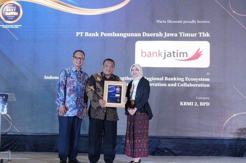 optimalisasi-hingga-digitalisasi-bawa-bank-jatim-raih-4-penghargaan